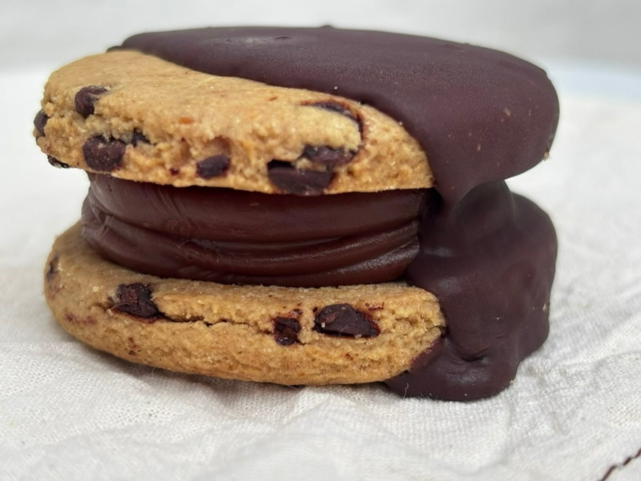 Alfajor Chips de Chocolate y Baño chocolate negro